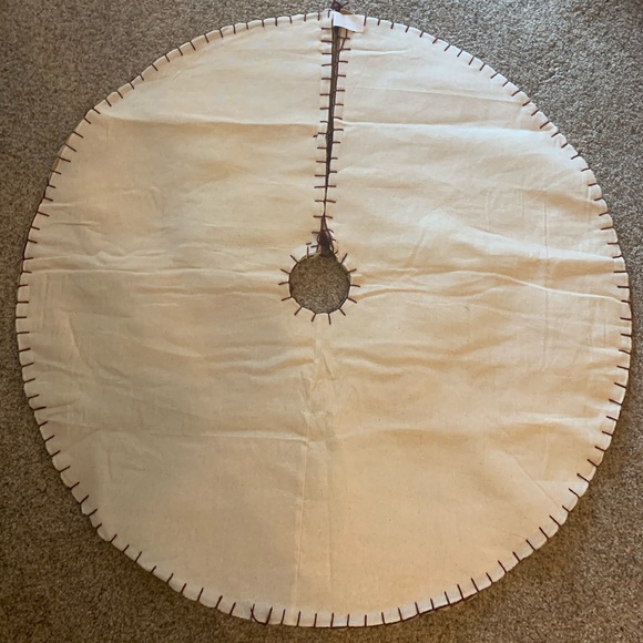 Primitive Decor 42” Appliqué Christmas Tree Skirt - Picture 7 of 7